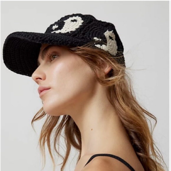 Urban Outfitters crochet yin Yang hat orange - Picture 5 of 5